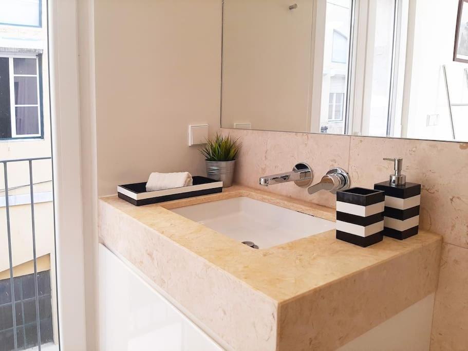 Lxluxhome - Family And Cozy - Ac - Parking - Lift Lisboa